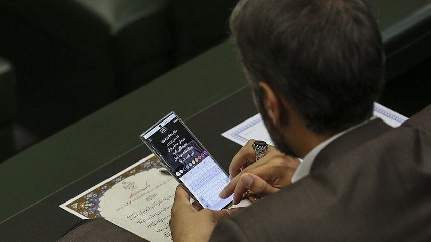 لە پەرلەمانی ئێران بەکارهێنانی مۆبایل قەدەغە دەکرێت