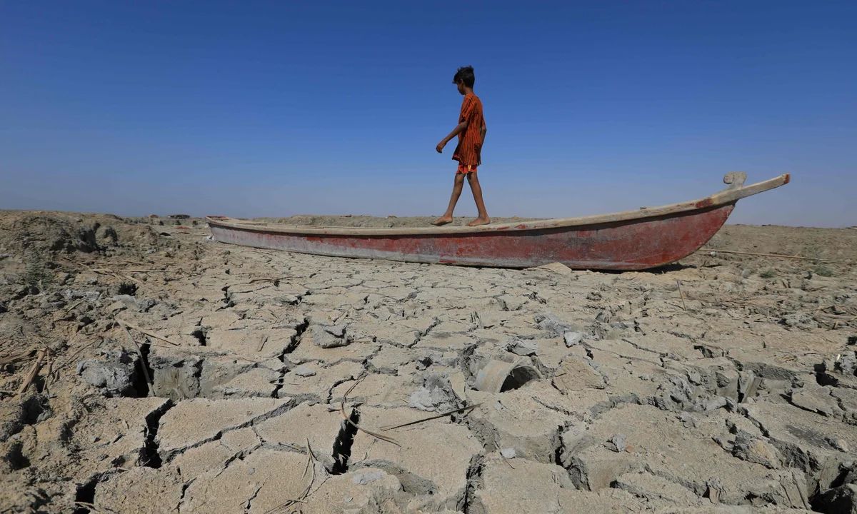 سەدان خێزان لە سێ پارێزگای عێراقەوە بەهۆی بێئاوییەوە ئاوارە دەبن
