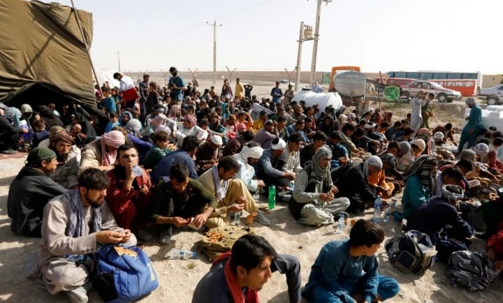 ئێران بەنیازە سەدان هەزار پەنابەری ئەفغانی بەرەو عێراق ڕەوانە بکات