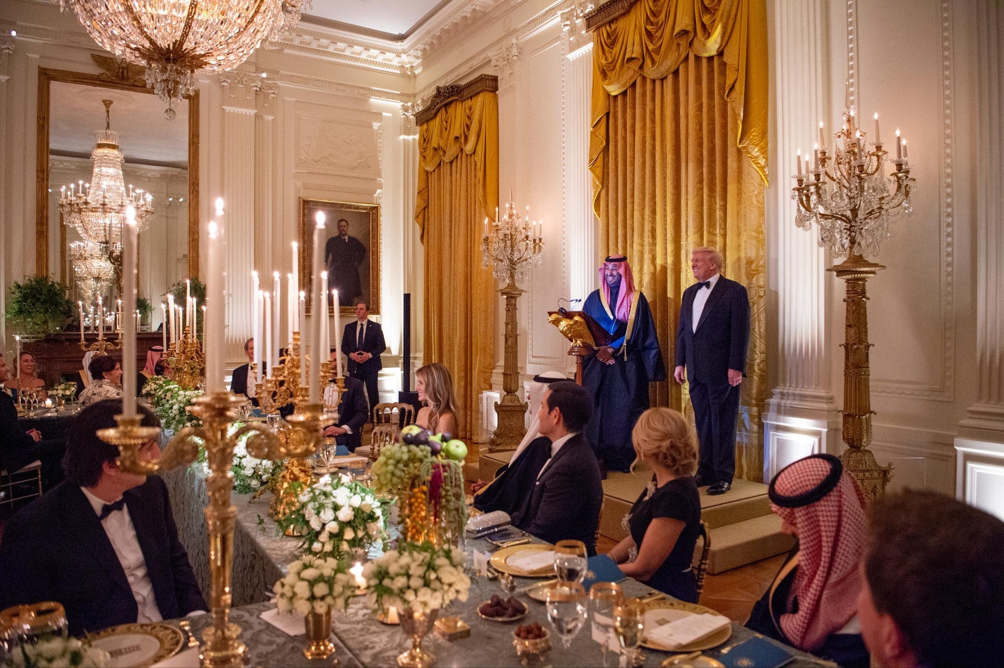 خوانێکی تریلیۆنی لە کۆشکی سپی