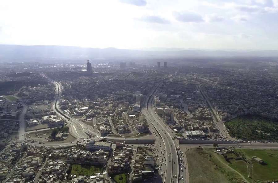 چەند درۆنێکی بۆمبڕێژکراو لە نزیک دەباشان دەخرێنە خوارەوە