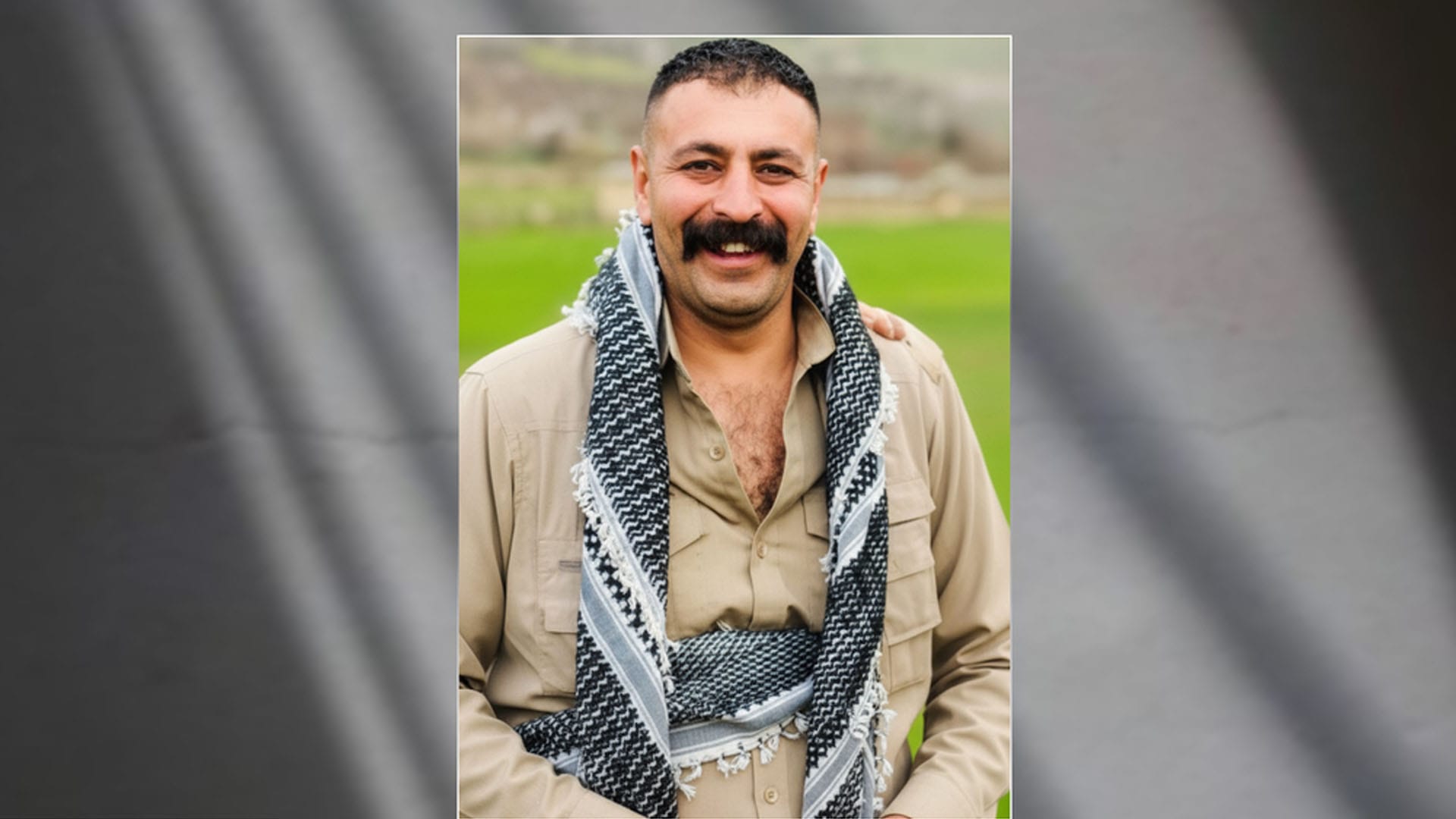 بەهۆی لەبەرکردنی جلی کوردیی ڕەنگ خاکی سزای 4 مانگ بەندکردن بەسەر گەنجێک سەپێندرا