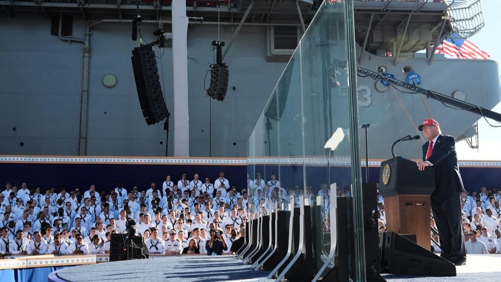 ترەمپ: 30 تۆماهۆکمان ناوە بە ئێرانەوە