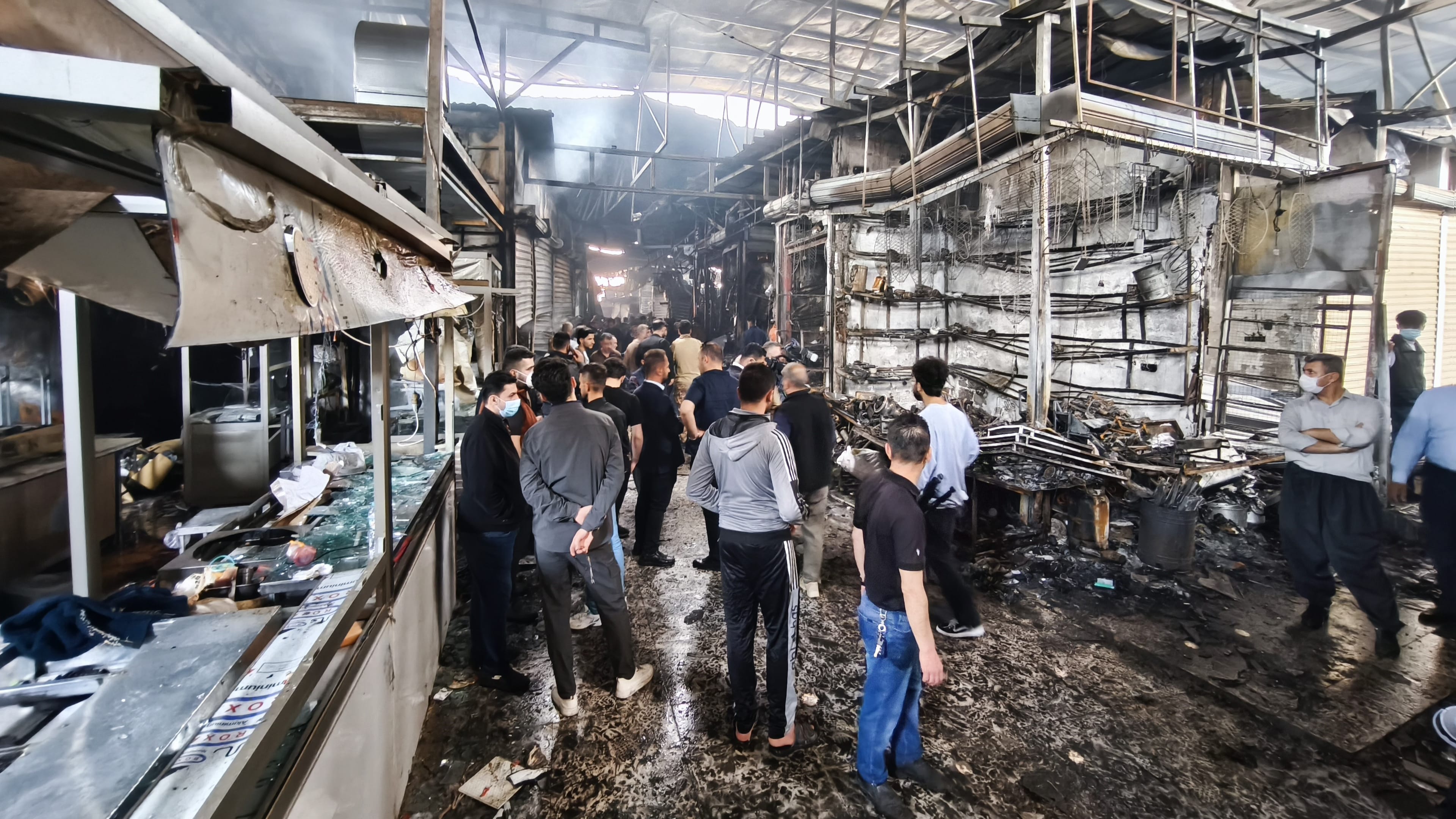 کاسبکارانی بازاڕی دارەسوتاوەکەی سلێمانی لە چاوەڕوانی قەرەبوودان