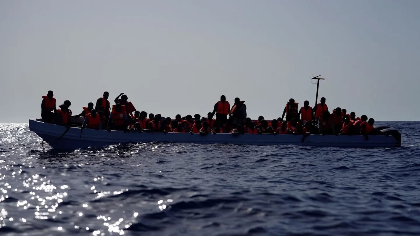 لە تونس بە هۆی تێکشکانی بەلەم دەیان کۆچبەر گیان لەدەست دەدەن