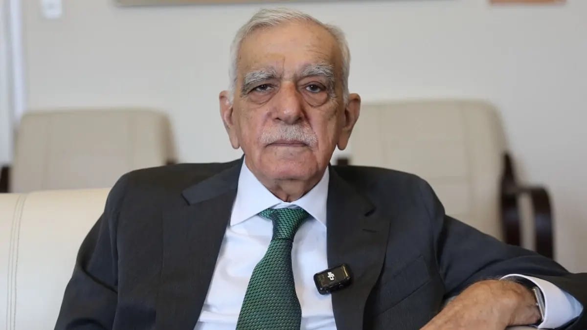 بڕیاری بێتاوانی بۆ ئەحمەد تورک دەرچوو