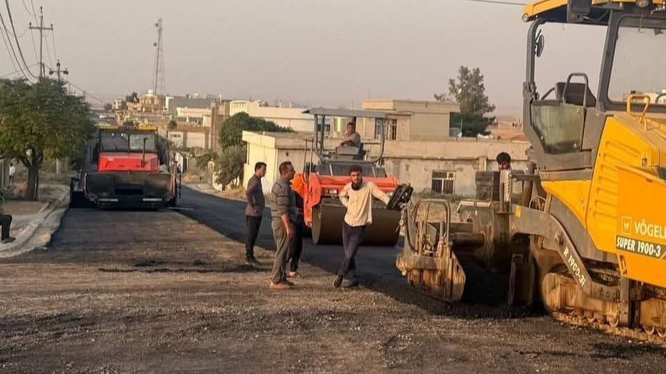 چەند شەقامێکی شاخۆڵان قیرتاو دەکرێن