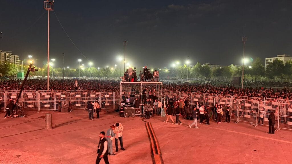 کۆما ئامەد دوای 30 ساڵ لە ئامەد کۆنسێرتێکی مێژوویی ساز کرد و سەدان هەزار کەس بەشدارییان کرد