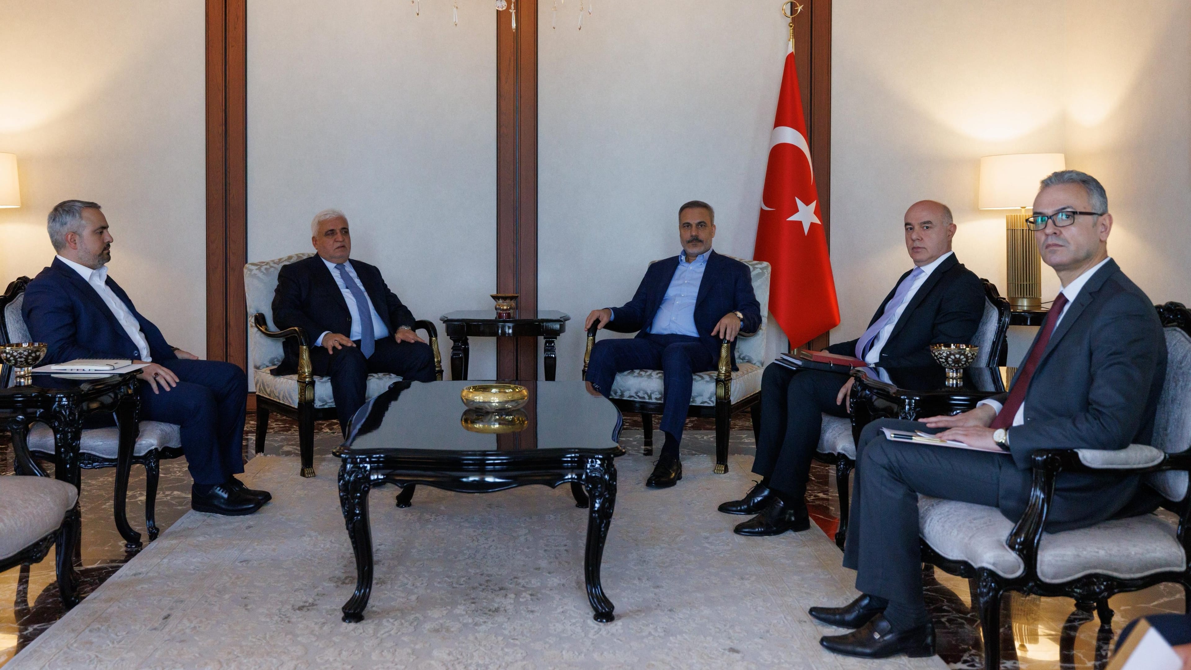 فالح فەیاز و هاکان فیدان تاوتوێی پەرەپێدانی پەیوەندییەکانی نێوان عێراق و تورکیا دەکەن