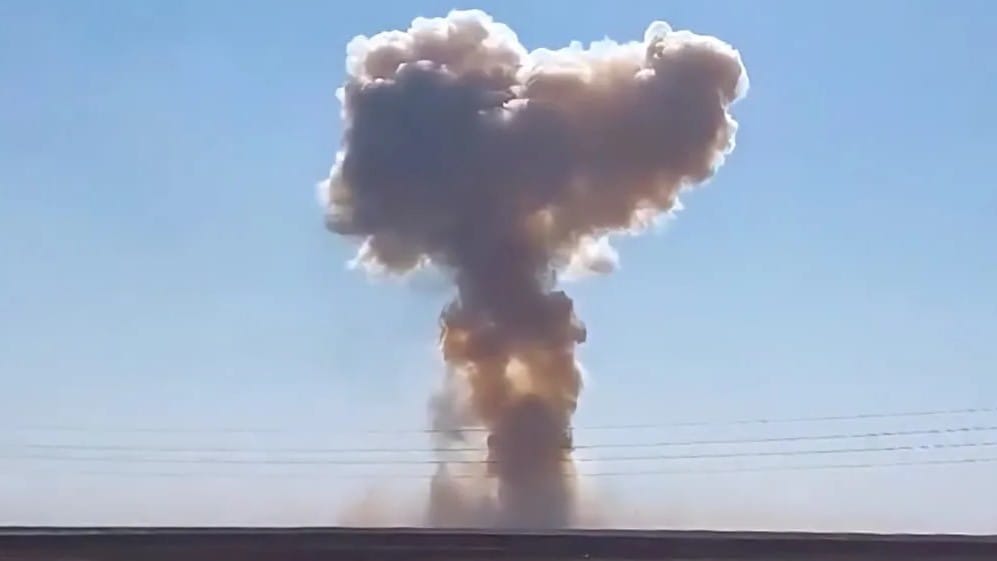 تەقینەوەیەکی گەورە لە بنکەیەکی سەربازیی هێزەکانی هەسەدە لە حەسەکە ڕوویدا