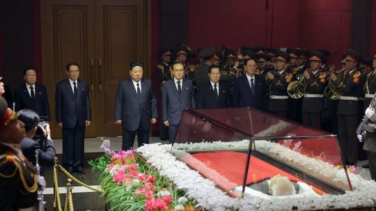 کۆریای باکوور ماڵئاوایی لە سەرۆکی فەخریی دەکات