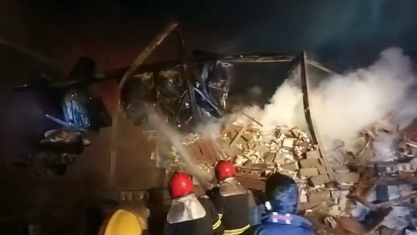 لیژنەیەک لەسەر ستیكەرەكانی نێو کۆگا سووتاوەکەی دەرمان لە هەولێر پێکدەهێنرێت