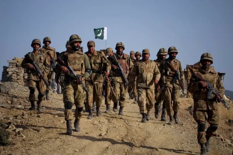 سوپای پاکستان 30 چەکداری تاڵیبانی پاکستان دەکوژێت