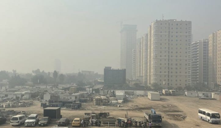 هەوری ڕەش ئاسمانی بەغدای داپۆشیووە و ژینگەی عێراقیش هۆشداری دەدات