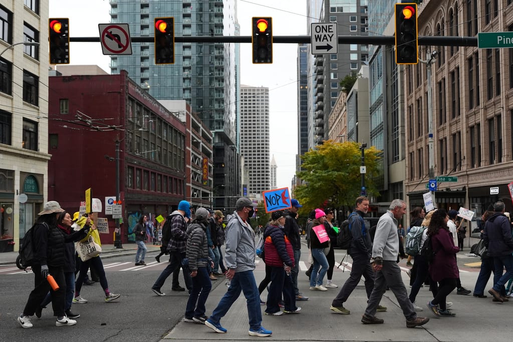 زیاتر لە 50 هاووڵاتی ئێرانی لە ئەمریکاوە دەگەڕێندرێنەوە